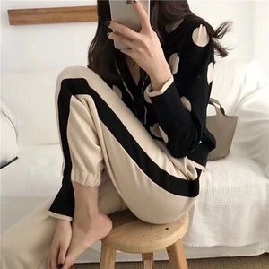 One size casual wear! Looks so skinny! Must buy!